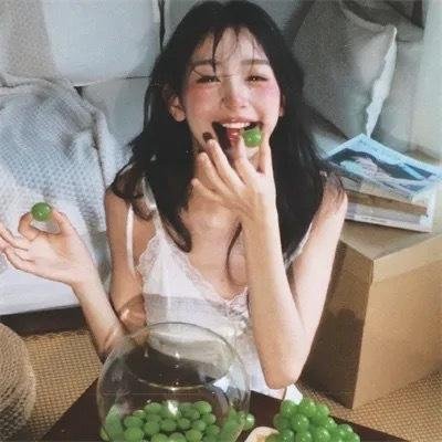 看她轻轻的飞起